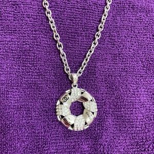Very pretty necklace/Chanel logo💕